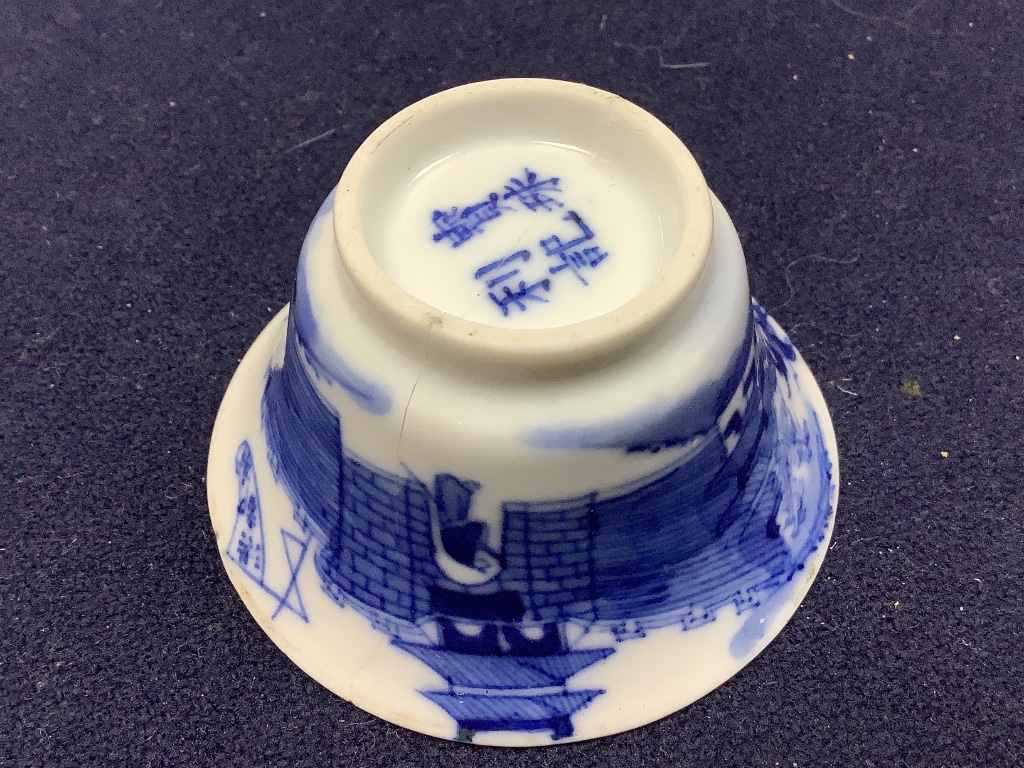 Two 19th century blue and white Chinese tea bowls and a 19th century snuff bottle, 9cm.